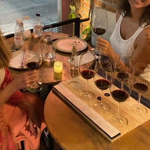 Wine Flight "Pinot Noir Around the World" - Miya Wine Bar Campo Belo