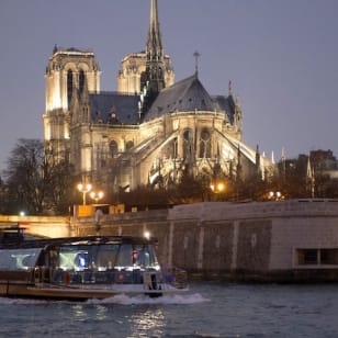 Gourmet dinner cruise on the Seine