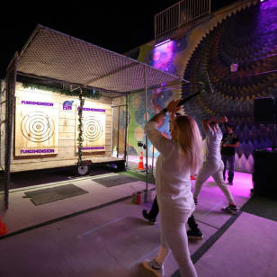 ¡La arena de lanzamiento de hachas de FunDimension!