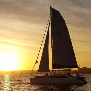2,5 heures de plaisir : coucher de soleil en catamaran