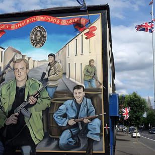 Political Taxi Tour Belfast (1-7 personas)