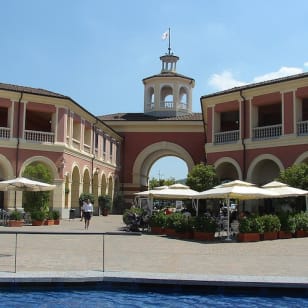 Serravalle Designer Outlet: Round trip from Milan