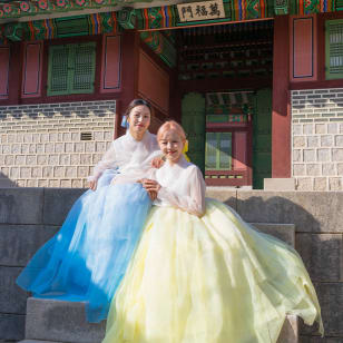 Hanboknam: Hanbok Rental Experience (Changdeokgung Branch)
