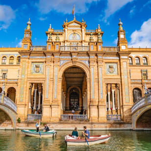 Secrets of María Luisa Park and Plaza de España Walking Tour