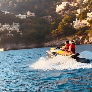 Tour in moto d'acqua di 90 minuti alla Grotta dei leoni marini a Maiorca 4