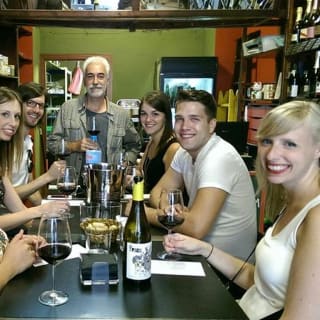 Cata de vinos con comida en el centro histórico de Valencia 2