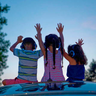 Social Kids Drive In at John Lennon Airport! 1