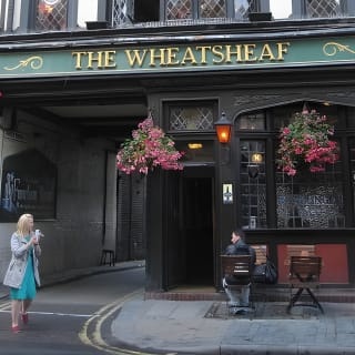 Literary Pub Crawl and Tavern Tour in London 4