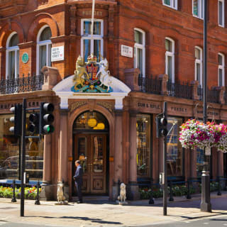 London Scandal & Glamour: The Mayfair Scoop - Outdoor Exploration Game 6