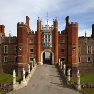 Hampton Court Palace, Gardens & Maze Tickets 1