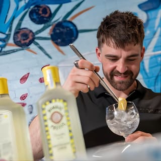 Tour della distilleria e biglietto per cocktail Bombay Sapphire 6