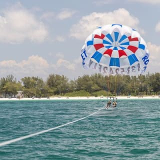 90-minütiges Parasailing-Abenteuer über Anna Maria Island, FL 23