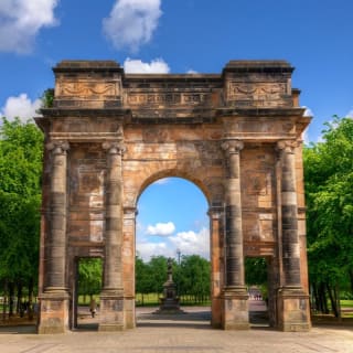 Romantic Glasgow Outdoor Exploration Game 3