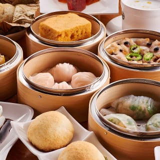 HK: Sunset Victoria Harbour Cruise con degustazione di dim sum 3