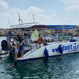 תל אביב: כרטיסים לשיט מול נופי העיר עם עצירה לפעילויות מים 7