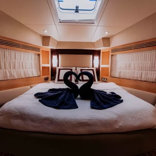 Yacht Trip Dubai : Book 56 ft Premium Yacht up to 21 people 8