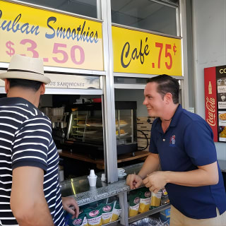 Tour a piedi culturale e gastronomico attraverso Little Havana a Miami 4
