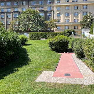 Žižkov TV Tower: Minigolf 25