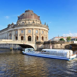 Berlin: 2.5-hour city and waterway tour 1