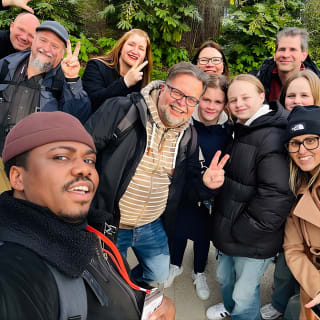Eiffel Tower Elevator Tour with a Guide (Ecklectours) 16
