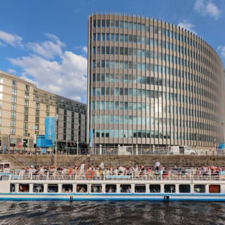 Berlin: 2.5-hour city and waterway tour 2