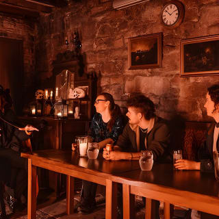 Small Group Ghost Tour incl. Underground Vaults & free drink in Megget's Cellar 1
