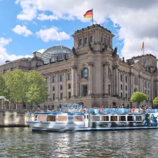 Berlin: 2.5-hour city and waterway tour 4