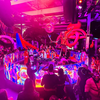 Bounce Empire: World's Largest Indoor Amusement Park 9