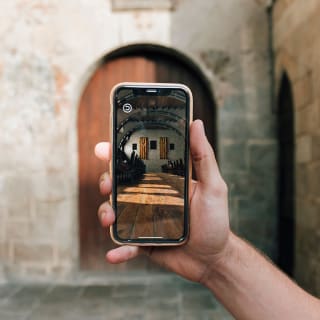 HistARy AudioTour: History and Comedy with Augmented Reality 1
