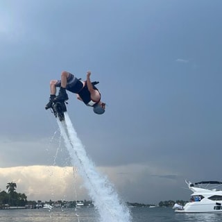 Lerne, wie man mit einem Pro Flyboarden, Miamis ultimatives Abenteuer 23