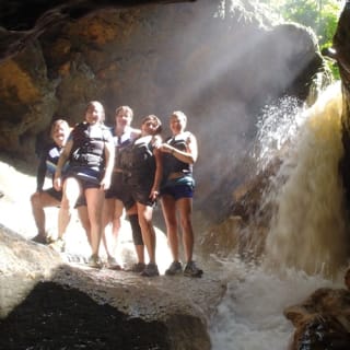 Bosque de la Vega Baja: Excursión Guiada a Cuevas + Cascada 8