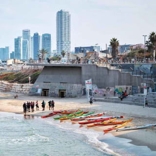 תל אביב: כרטיסים להשכרת קיאקים בביץ' קלאב 1