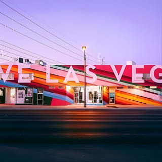 Arts District 3 hr Vintage Vegas Shopping, Cocktails, Champagne, Photos & Dinner 4