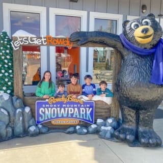 Rowdy Bear's Smoky Mountain Snowpark: 2-Hr Unlimited Wristband 5