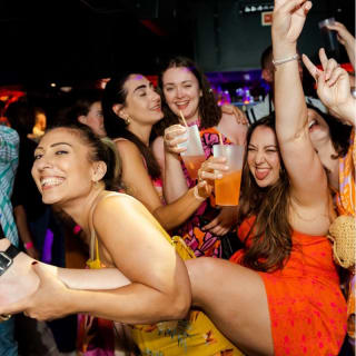 Drink & Fall in Love - Lisbon Valentine's Carnival Pub crawl 1