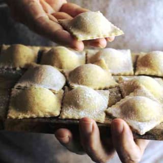 Fall Into Pasta : raviolis à la citrouille et sauce au beurre noisette - Charlotte 2