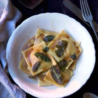 Fall Into Pasta : raviolis à la citrouille et sauce au beurre noisette - Charlotte 3