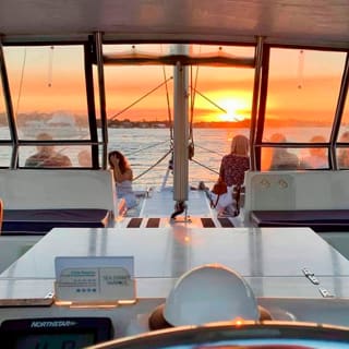 Crucero al atardecer y con destellos por el puerto de Sídney 5