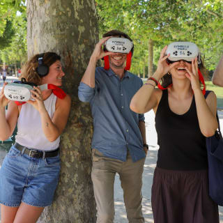 The Symbol of Paris: Virtual Reality Guided Tour at the Foot of the Eiffel Tower 6