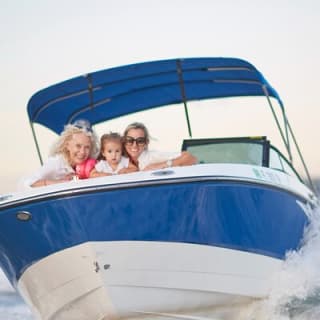 1 hour Miami Private Boat Ride with champagne 3