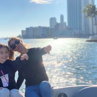 1 hour Miami Private Boat Ride with champagne 5