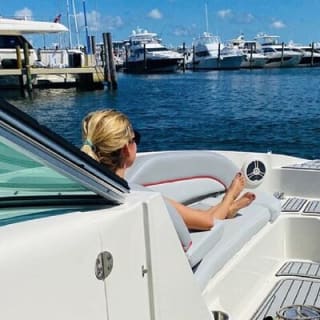 1 hour Miami Private Boat Ride with champagne 6
