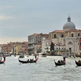 Venice: Classic Gondola Ride 5