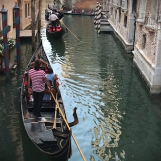Venice: Classic Gondola Ride 7