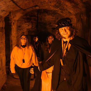 Small Group Ghost Tour incl. Underground Vaults & free drink in Megget's Cellar 3