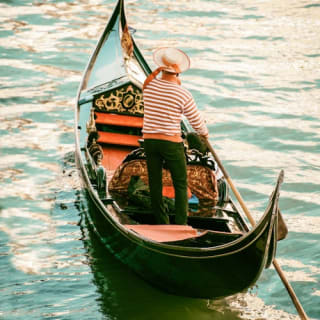 Venice: Classic Gondola Ride 12
