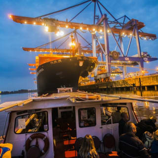 Hamburger Hafen: 90-minütige Lichterfahrt auf Deutsch 1