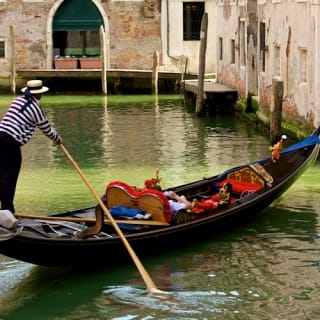 Venice: Classic Gondola Ride 13