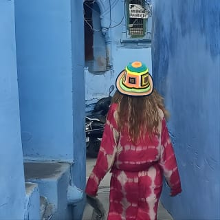 Walk in blue City 31
