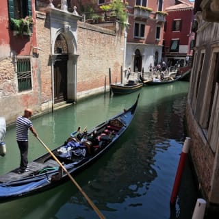 Venice: Classic Gondola Ride 19
